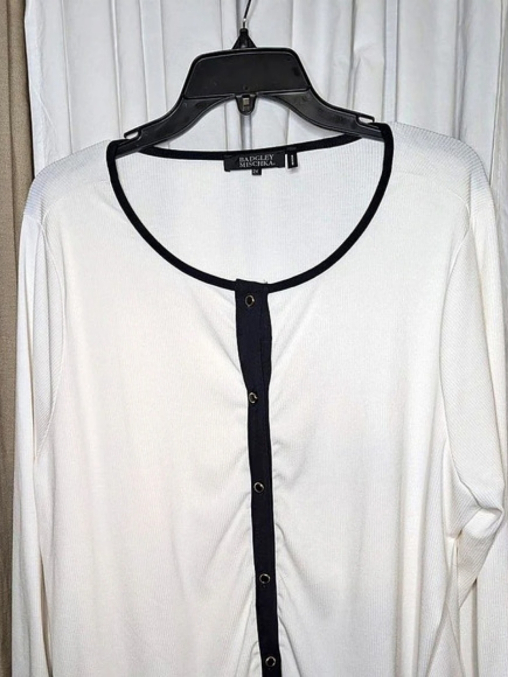 Badgley Mischka Long Sleeve Top in White & Black Size 2X Like New